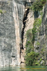 Hanging Coffin at the Top of the Crevice