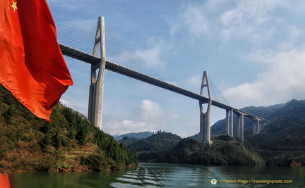 Four-lane Badong Yangtze River Bridge